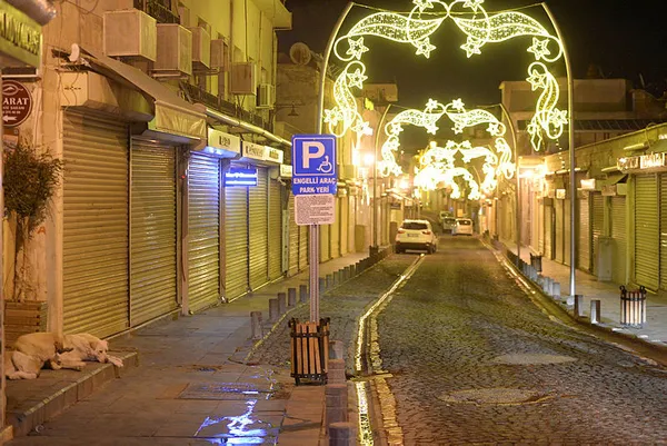 son-dakika-sokaga-cikma-kisitlamasi-basladi-saat-kaca-kadar-surecek-hangi-isletmeler-acik-olacak-iste-tum-ayritinlar-1606664142019.jpg Son dakika: Sokağa çıkma kısıtlaması başladı! Saat kaça kadar sürecek? Hangi işletmeler açık olacak? İşte tüm ayrıntınlar-7