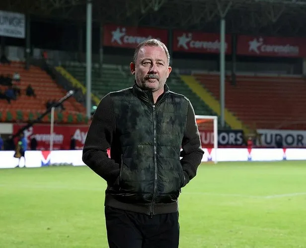 besiktasta-kritik-zirve-kotu-sonuclar-masaya-yatirilacak-1637528227468.jpeg Beşiktaş’ta kritik zirve! Yönetim Sergen Yalçın'la bir araya gelerek kötü sonuçları masaya yatırılacak-4