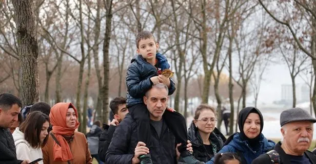 Son dakika: İzmit Körfezi'nde TCG Anadolu'ya yoğun ilgi