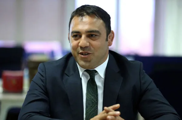 hamza-yerlikaya-kimdir-kac-yasinda-nereli-hamza-yerlikaya-biyografi-1608294367915.jpg Hamza Yerlikaya kimdir, kaç yaşında, nereli? Hamza Yerlikaya biyografi!-4