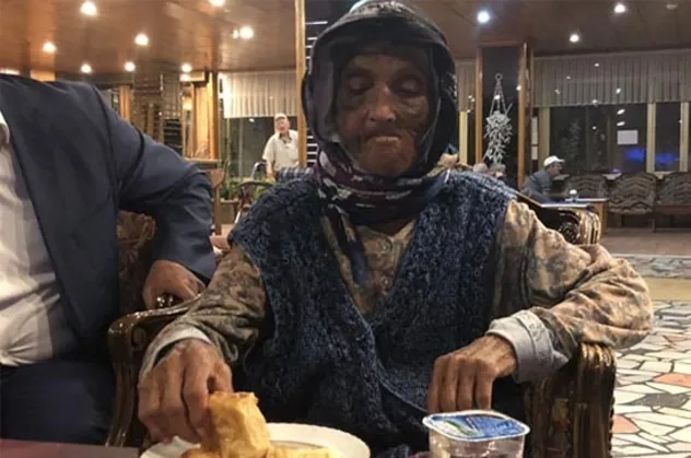 Gelin kaynanasını sokak ortasında dövdü