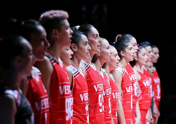 turkiye-sirbistanmaci-saat-kacta-filenin-sultanlari-turkiye-sirbistan-yari-final-voleybol-maci-hangi-kanalda-canli-yayinlanacak-1630648445110.jpg Filenin Sultanları Türkiye - Sırbistan yarı final voleybol maçı hangi kanalda CANLI yayınlanacak? Türkiye Sırbistan maçı saat kaçta?-4