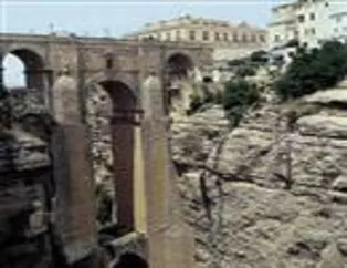 Uçurumun kıyısındaki şehirler