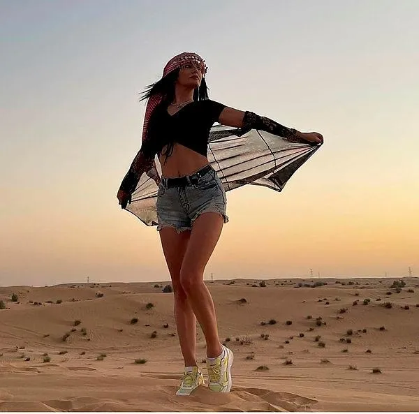 aleyna-tilkiyi-golgede-birakan-annesi-havva-oztele-tepkiler-dinmiyor-bergenin-anisina-1647716090084.jpeg Aleyna Tilki'yi gölgede bırakan annesi Havva Öztel'e tepkiler dinmiyor! Bergen'in anısına...-6