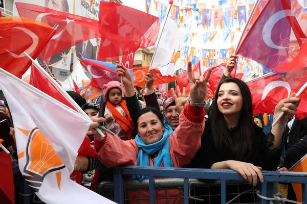 iktidar-ruyasi-goren-muhalefete-secmenden-sok-ak-partiye-guven-artiyor-1658824414349.jpg İktidar rüyası gören muhalefete seçmenden şok: AK Parti'ye güven artıyor-3