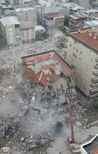 İzmir'deki çürük binaların müsebbibi kim?