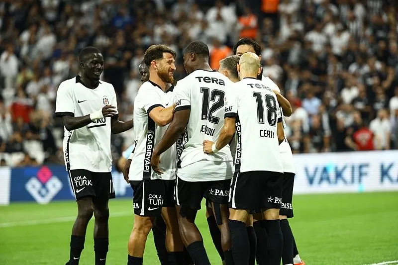 besiktas-liderlik-icin-amed-deplasmaninda-1789891851818.jpeg Beşiktaş liderlik için sahaya çıkıyor! Italiano'dan 'kazanan 11' kararı-5