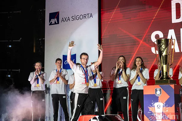 Filenin Sultanları, Avrupa şampiyonluğunu doyasıya kutladı! Vargas "Malatya bulunmaz eşin" türküsüne eşlik etti - 5