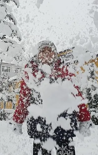 Hakkari'de eğitime kar engeli