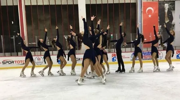 chpli-ankara-buyuksehir-belediyesi-yonetimindeki-turkiyenin-ilk-olimpik-buz-sporlari-tesisi-9-aydir-kapali-1628585792273.jpg CHP'li Ankara Büyükşehir Belediyesi yönetimindeki Türkiye'nin ilk olimpik buz sporları tesisi 9 aydır kapalı-2