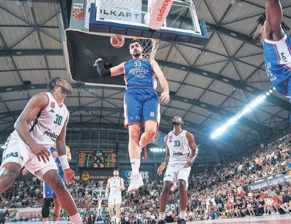 Efes adını finale yazdı