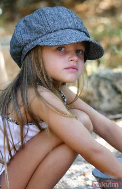 Kariyer Başlangıcı: Henüz 3-4 yaşlarındayken Jean Paul Gaultier defilesinde podyuma çıkarak moda dünyasına adım attı.