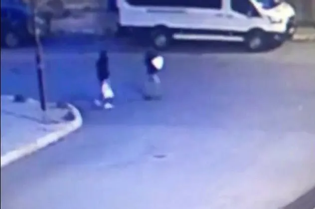 Küçükçekmece'de pes dedirten olay! Yeni doğan bebeği boş arsaya böyle bırakmışlar
