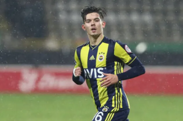 Fenerbahçe'nin genç yıldızı Ferdi Kadıoğlu Hollanda manşetlerinde!