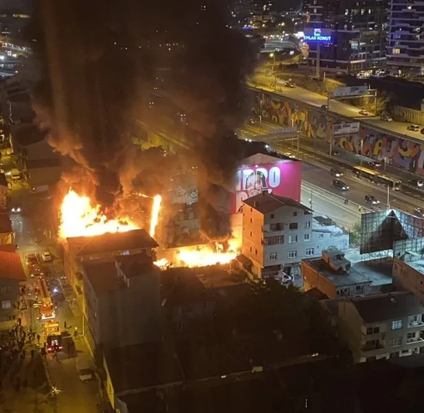 son-dakika-kadikoyde-patlama-kadikoy-patlamasi-olu-ve-yarali-var-mi-kadikoyde-neden-patlama-oldu-1665332828093.jfif