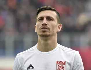Galatasaray, ezeli rakibi Fenerbahçe'yle anlaşan Mert Hakan Yandaş için düğmeye bastı! 38.4 milyon TL...