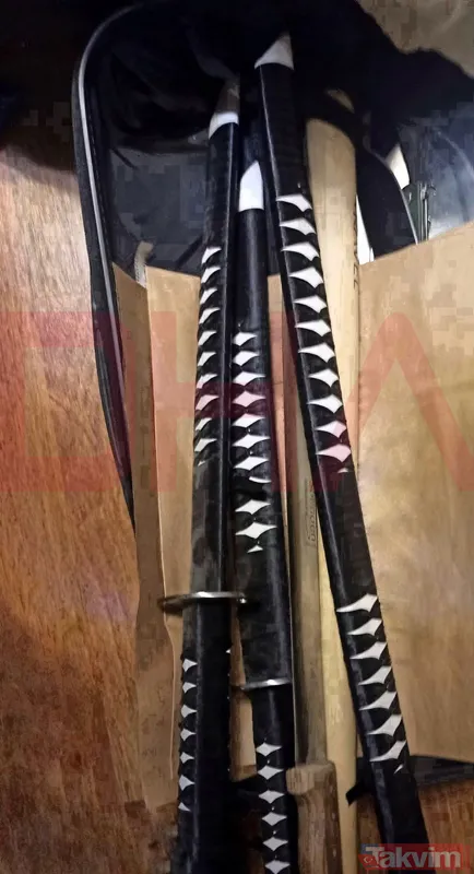 SON DAKİKA: Başak Cengiz'i samuray kılıcıyla katleden Can Göktuğ Boz'un kan donduran koleksiyonu! İşte dehşet evindeki kılıç ve bıçaklar - 5