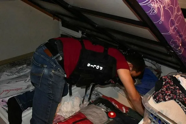 Son dakika: İzmir'de uyuşturucu satıcılarına eş zamanlı şafak baskını-2