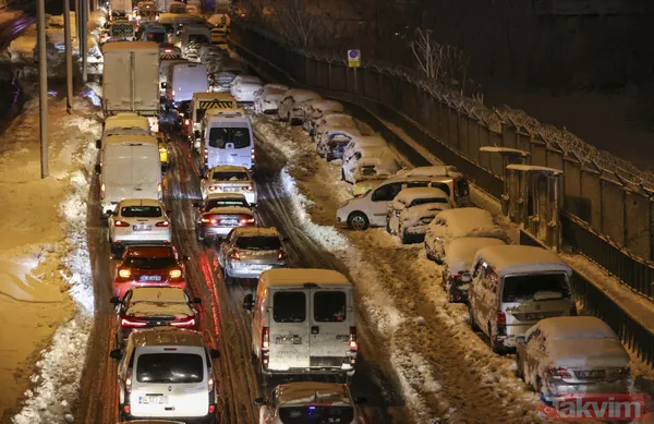 İBB'nin kar rezaleti: İstanbul'da yoğun kar sonrası araçlar yolda kaldı! Vatandaşlar evine gidemedi - 17