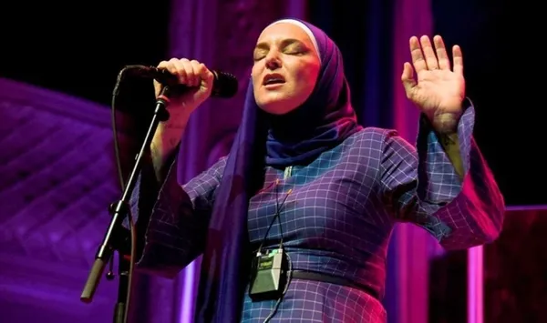 efsane-sarkici-sinead-oconnor-hayatini-kaybetti-1690399941759.jpeg Efsane şarkıcı hayatını kaybetti! Sinead O'Connor kimdir, kaç yaşındaydı? Sinead O'Connor neden öldü, hastalığı neydi?-5