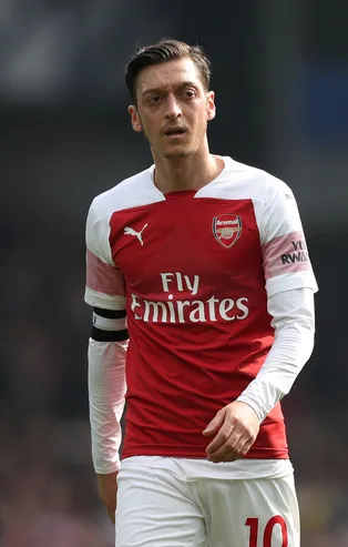 Mesut Özil'in bu hareketi İngiltere'de gündem oldu