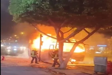 Mersin'de servis otobüsü alev topuna döndü!