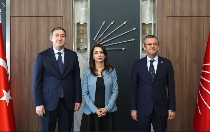 demden-chp-ile-ortak-komisyon-itirafi-ozgur-ozel-ve-imamogluna-istanbul-kiskaci-esenyurt-ve-adalar-kesmez-tekl-1705907108458.jpeg DEM'den CHP ile 'ortak komisyon' itirafı! Özgür Özel ve İmamoğlu'na 'Başak Demirtaş'lı kıskaç... "İstediklerimizi yapın yoksa aday çıkarırız"-5