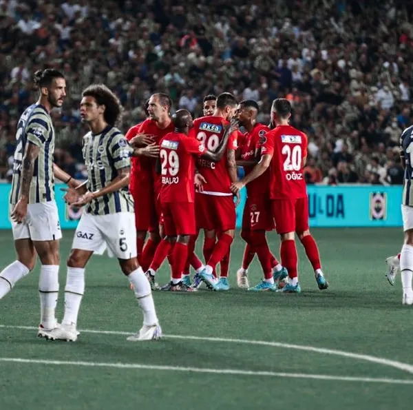 son-dakika-fenerbahce-umraniyespor-karsilasmasi-basladi-1659987159149.jpg Son dakika: Fenerbahçe - Ümraniyespor maçı berabere bitti!-3