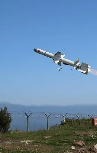 Son dakika: Türkiye'nin ilk deniz seyir füzesi "Atmaca" hedefini başarıyla vurdu