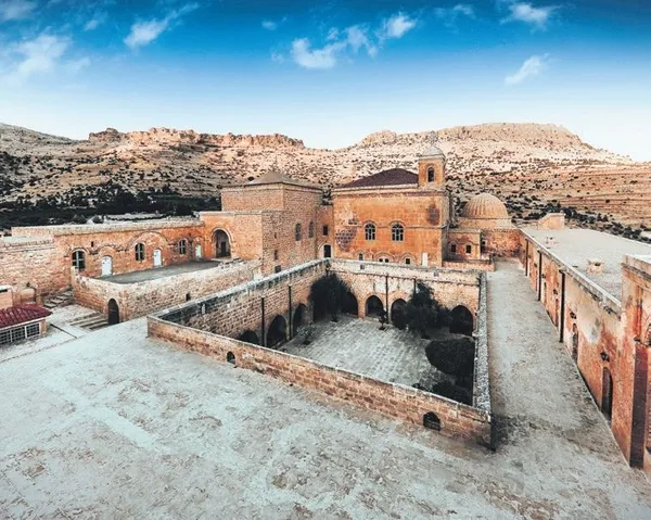 kulturlerin-bulusma-noktasi-mardin-12-bin-yillik-gecmisi-ile-size-tarihte-bir-yolculuk-1691527110780.jpeg Kültürlerin buluşma noktası Mardin! 12 bin yıllık geçmişi ile size tarihte bir yolculuk....-4