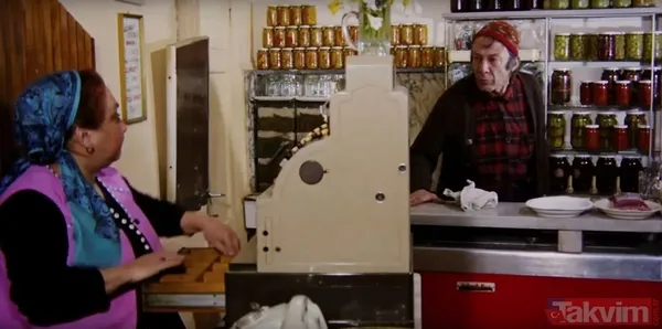 'Turşu sirkeli mi olur limonlu mu?' sahnesi dün gibi akıllarda! Yeşilçam'ın Neşeli Günler filminde inanılmaz hata! Münir Özkul öyle bir şey yapmış ki... - 4