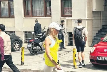 Güzel oyuncu Bade İşçil yürüyüşlerinden ödün vermiyor!