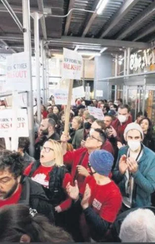 New York Times’ın bulmaca eki şaşırttı! Sahibi Yahudi olan gazetede, ‘gamalı haç’ yayınlandı!