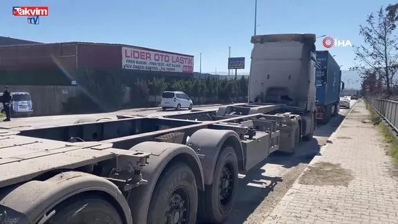 Kocaeli'de 2 TIR arasında sıkışan şoför hayatını kaybetti