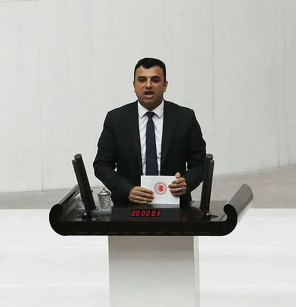 tbmmde-gerilim-yuksedli-dem-partili-omer-ocalandan-alcak-sozler-tskyi-soykirimci-israil-askerlerine-benzettile-1717713805837.jpeg TBMM'de gerilim yükseldi! DEM Partili Ömer Öcalan'dan alçak sözler: TSK'yı soykırımcı İsrail askerlerine benzettiler | AK Parti'den sert tepki-2