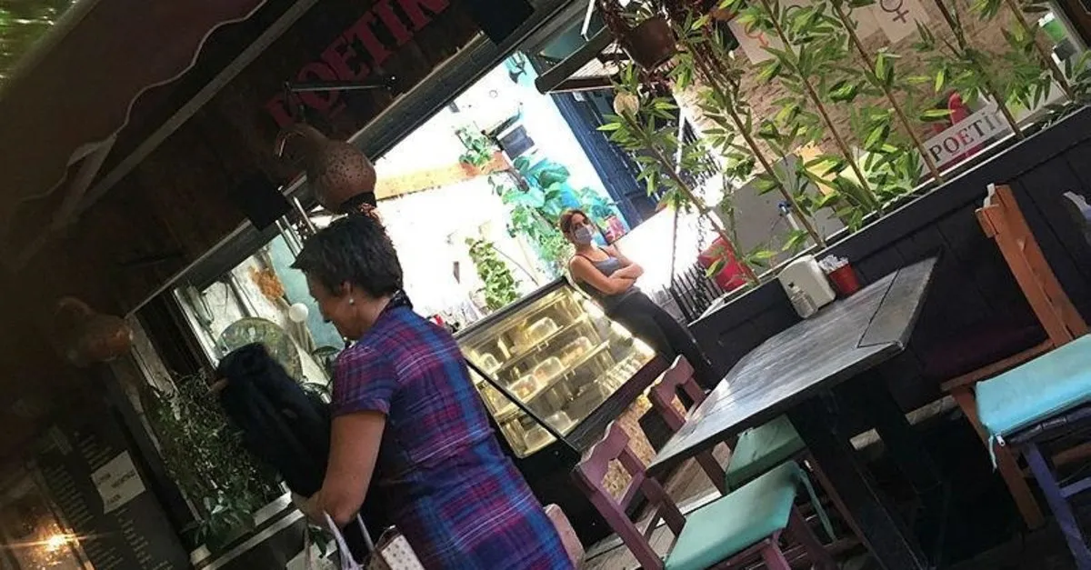 Son Dakika Izmir De Sokak Ortasinda Mide Bulandiran Goruntu Tuvaletini Yapan Kadin Guvenlik Kamerasinda Takvim