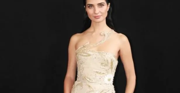 "Dünyanın en güzel kadını" | Tuba Büyüküstün Paris Moda Haftası’nda tarzı ile dikkat çekti
