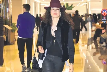 Eski Türkiye güzeli alışverişe akın etti