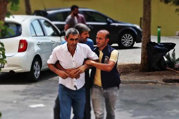 HDP'liler'den oğlu için eylem yapan anneye çirkin saldırı! Hacire Akar: Cenazem buradan çıksa ben kalkmam-2