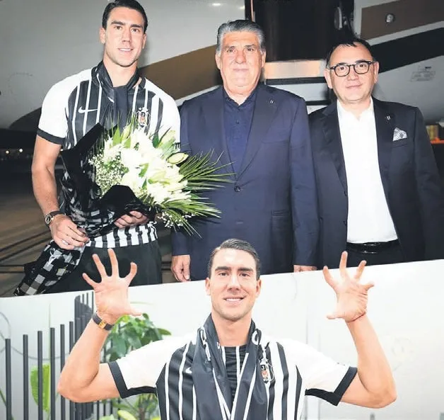 1787079611296.jpg Beşiktaş transferi Vlahovic’in lüks tutkusu: Bileğinde 54 milyon TL taşıyor-3