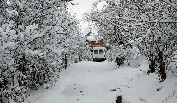 erzincanda-iki-gundur-etkili-olan-kar-yagisi-86-koy-ve-34-mezra-yolunu-ulasima-kapatti-1641174043372.jpeg Erzincan'da iki gündür etkili olan kar yağışı 86 köy ve 34 mezra yolunu ulaşıma kapattı!-3