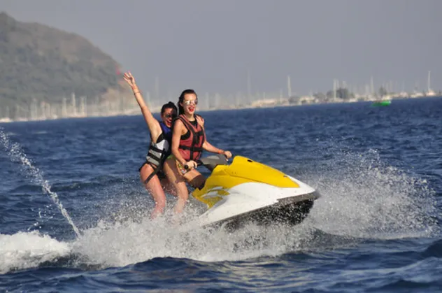 Marmaris plajları doldu taştı! Yabancı turistlerden büyük ilgi