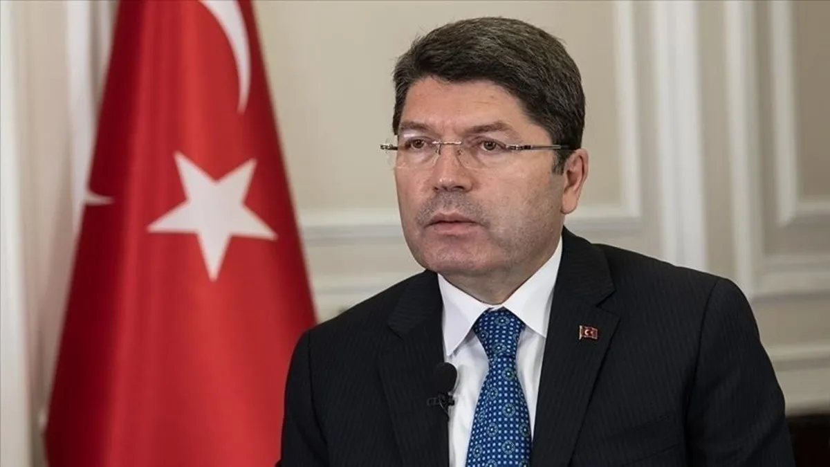 Bakan Tunç duyurdu! Reklam yapan avukat hakkında soruşturma başlatıldı...