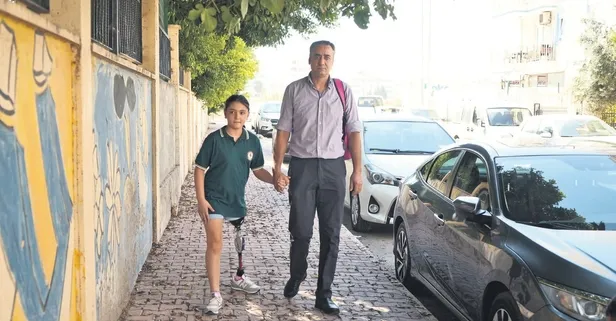 Özge yeni protezlerine kavuştu... Artık derslerinden geri kalmayacak