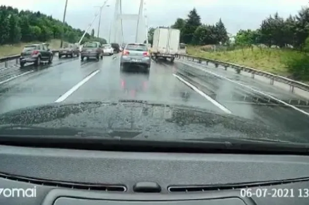 SON DAKİKA! FSM'de zincirleme trafik kazası! Saniye saniye kaydedildi