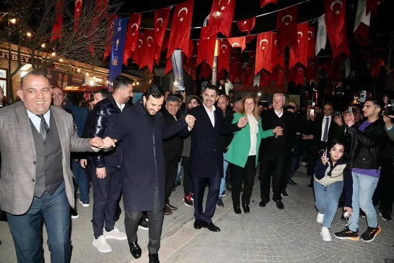 murat-kurum-mahmutbey-selanikliler-derneginde-genclerle-bir-araya-geldi-ilk-isini-kuracak-genclere-100-bin-lir-1709196958399.jpeg Murat Kurum, Mahmutbey Selanikliler Derneğinde gençlerle bir araya geldi: İlk işini kuracak gençlere 100 bin lira destek vereceğiz-2