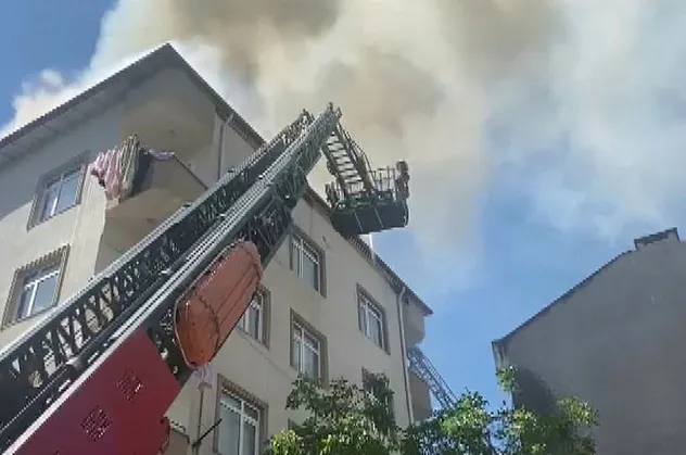 İstanbul Pendik'te yangın paniği! Mahalleli sokağa döküldü