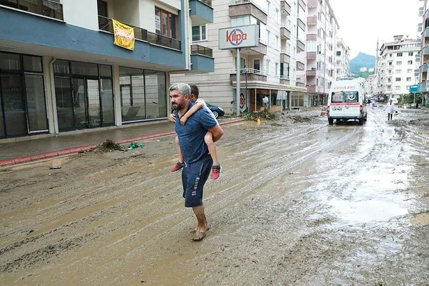 iletisim-baskani-fahrettin-altun-ve-saglik-bakani-fahrettin-kocadan-arhavi-mesaji-1626967591062.jpeg İletişim Başkanı Fahrettin Altun ve Sağlık Bakanı Fahrettin Koca'dan Arhavi mesajı-4