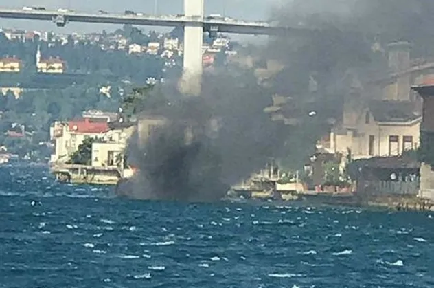 Son dakika: Üsküdar'da tekne yangını!