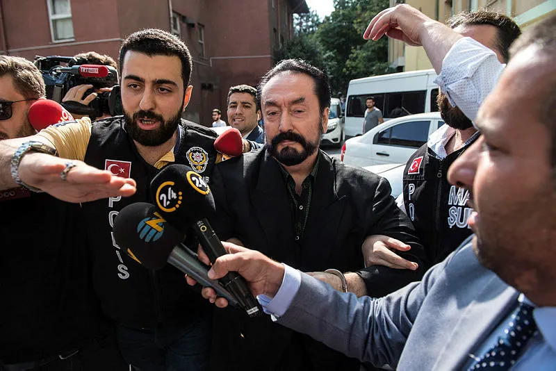 Adnan Oktar yüzlerce kızla imam nikahı kıymış - 2